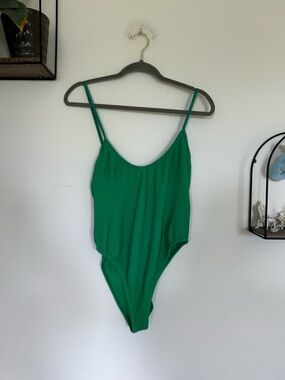 Good American Green Ribbed High Leg Low Back One Piece Swimsuit 3/4 (Large/XL)
